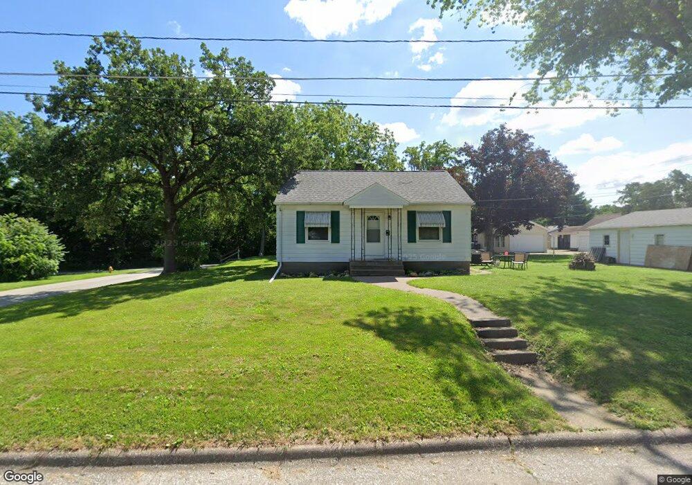 2221 Cedar St, Davenport, IA 52804 - photo 1
