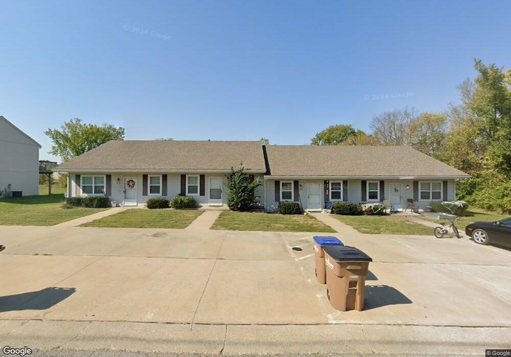 218 N Crest Dr, Raymore, MO 64083 - photo 1