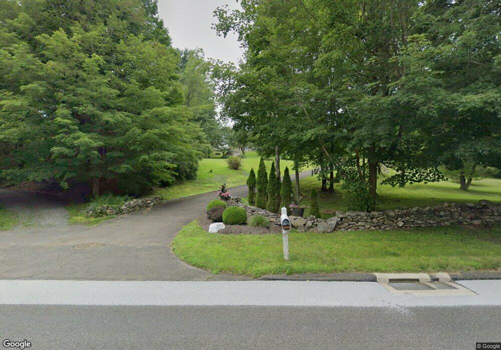 727 Redding Rd, Redding, CT 06896 - photo 1