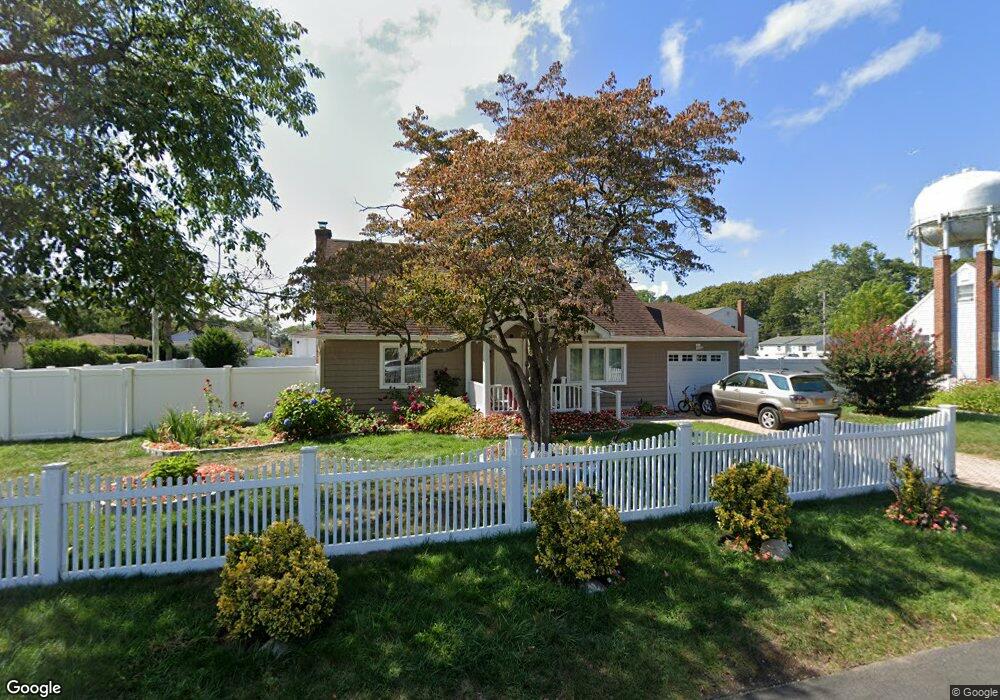 553 Prospect St, Copiague, NY 11726 - photo 1