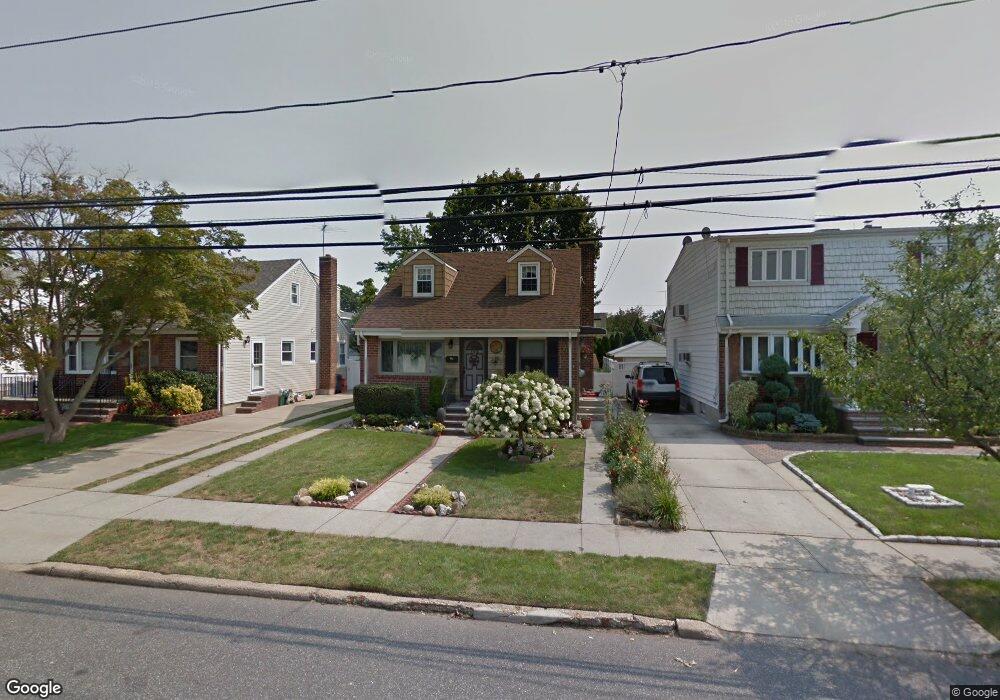 123 Raff Ave, Mineola, NY 11501 - photo 1