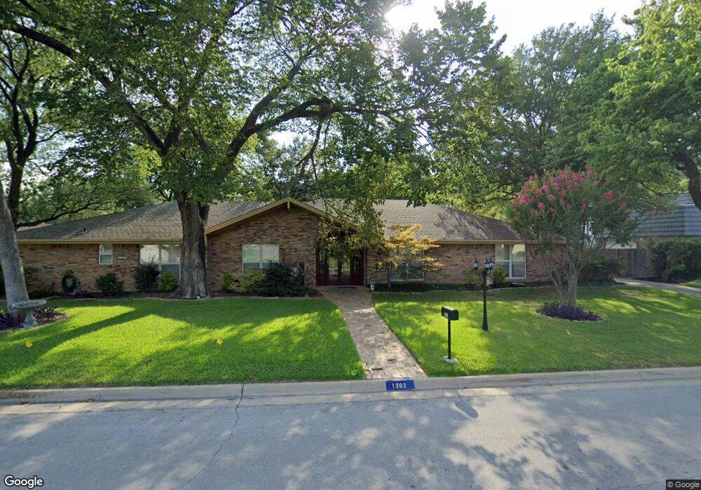 1302 Shady Creek Dr, Euless, TX 76040 - photo 1