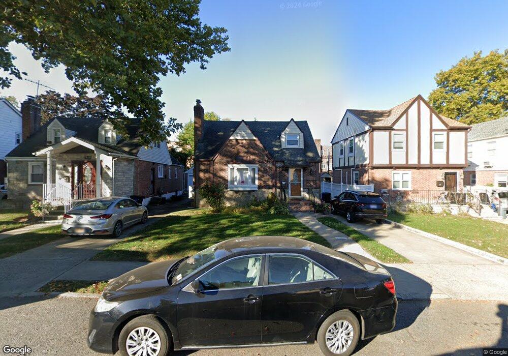 7558 177th St, Fresh Meadows, NY 11366 - photo 1