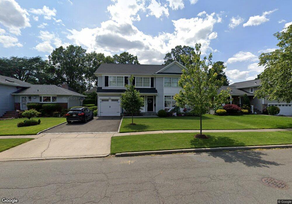 212 Wetherill Rd, Garden City, NY 11530 - photo 1