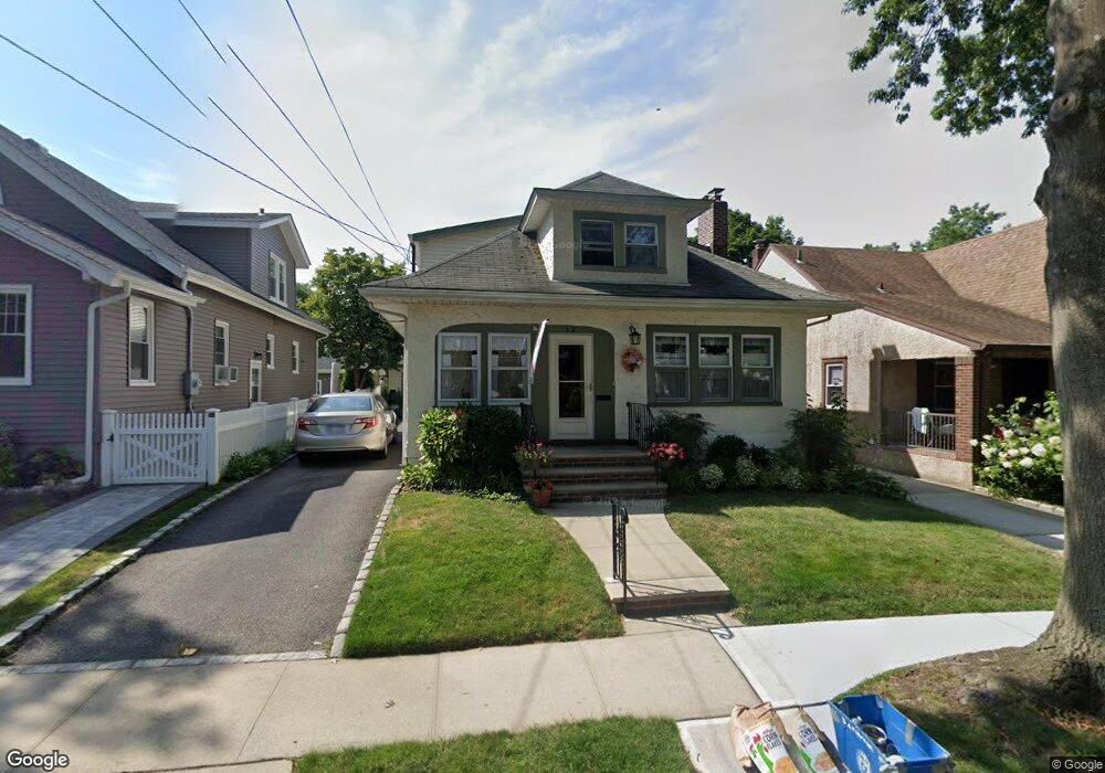 52 Mayfair Ave, Floral Park, NY 11001 - photo 1