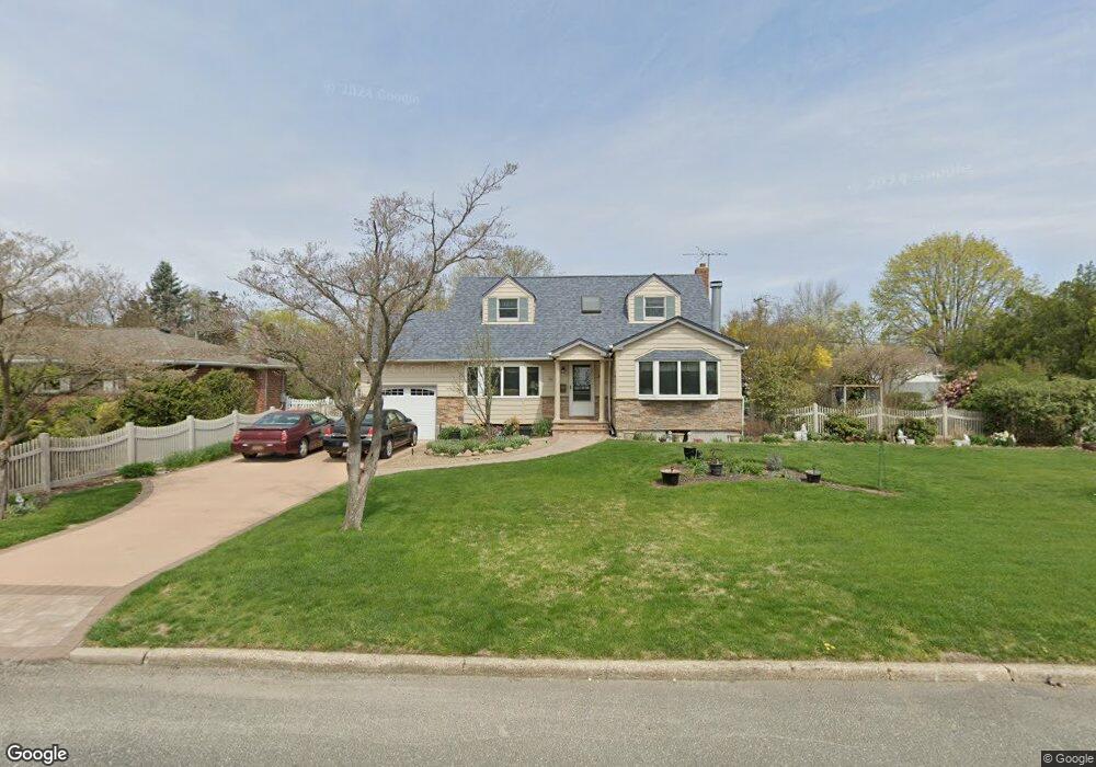 26 Terry Ln, ComMacK, NY 11725 - photo 1