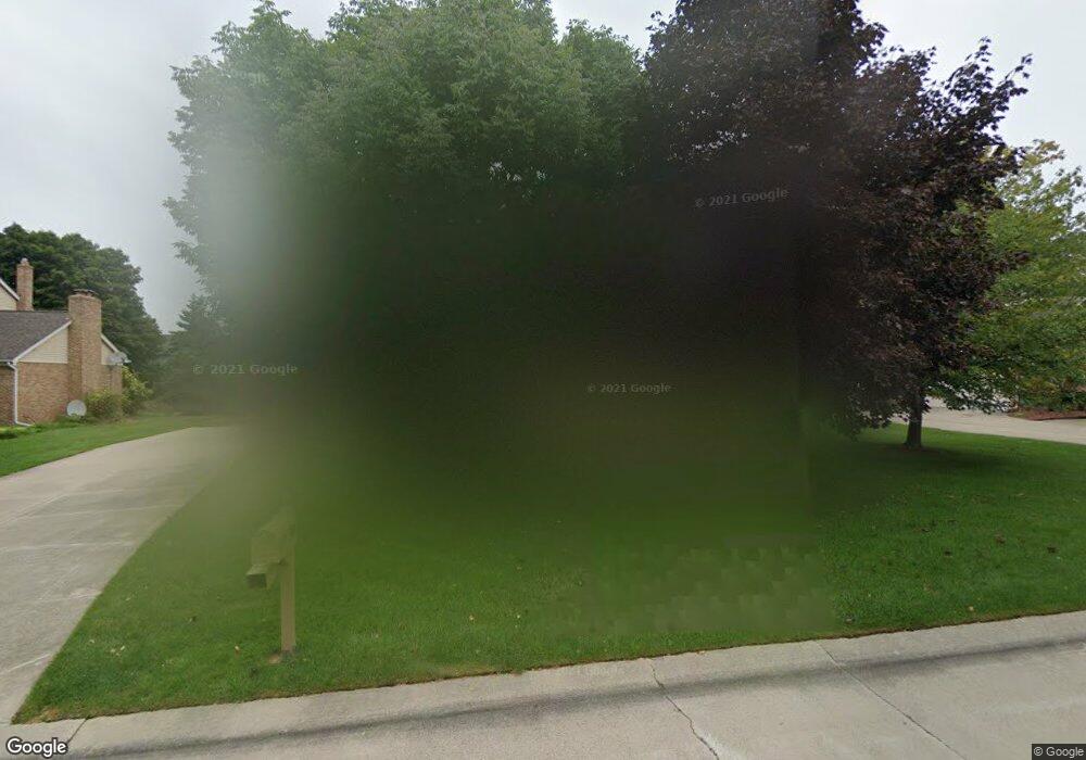 3569 Wedgewood Dr, Rochester Hills, MI 48306 - photo 1
