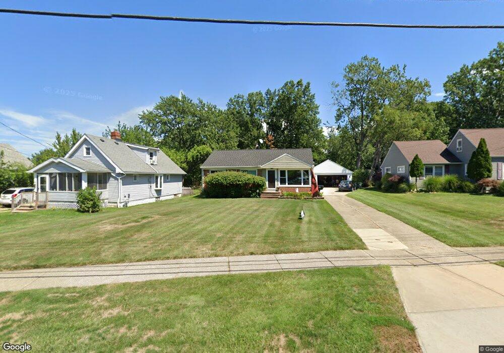 1627 E 300th St, Wickliffe, OH 44092 - photo 1