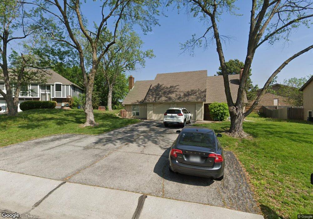 10182 Haskins St, Lenexa, KS 66215 - photo 1