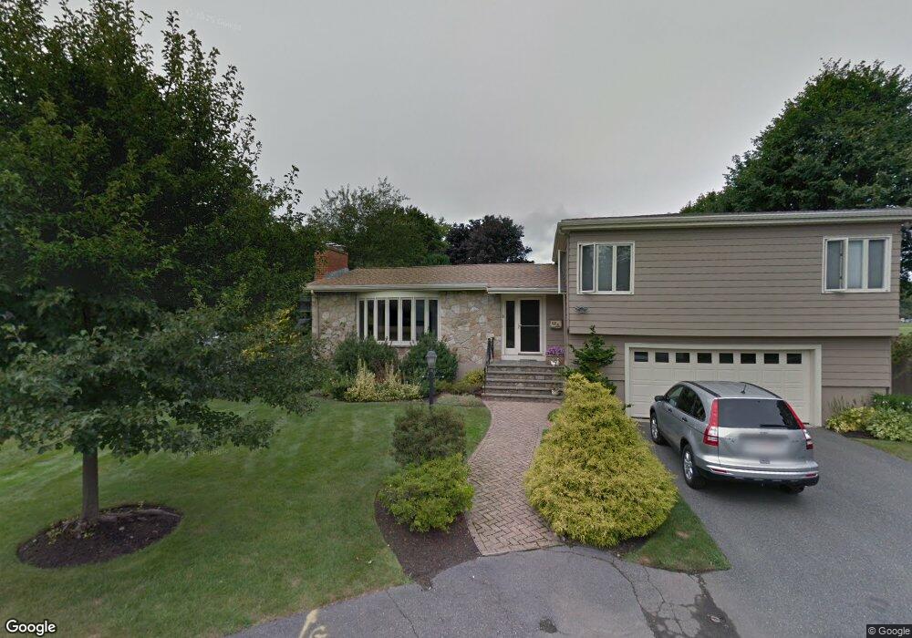 8 Robin Ln, Swampscott, MA 01907 - photo 1