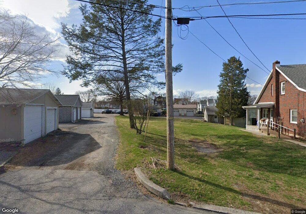 676 Mountain View Rd, Reading, PA 19607 - photo 1