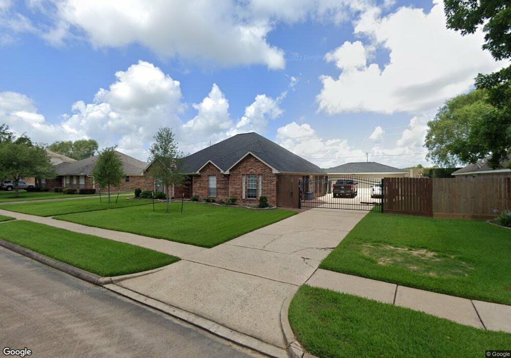 2006 Plantation Dr, Friendswood, TX 77546 - photo 1
