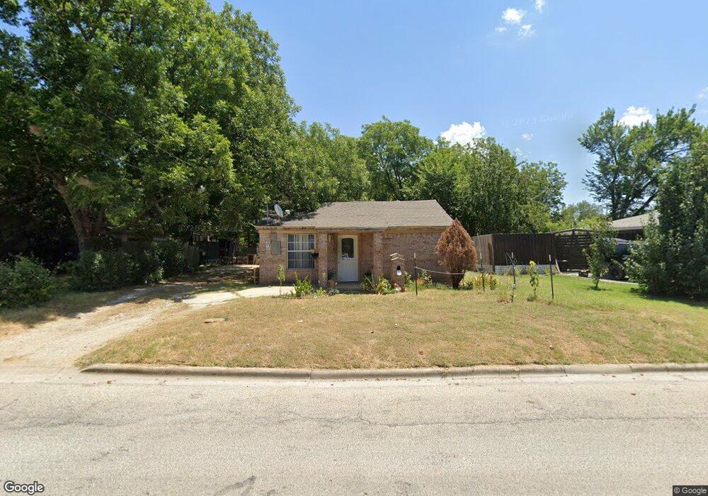1012 Fair Ave, Gainesville, TX 76240 - photo 1