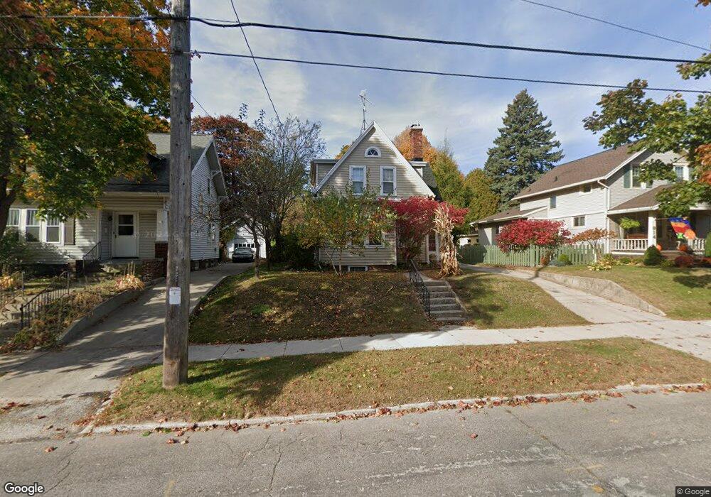 912 N 9th St, Manitowoc, WI 54220 - photo 1