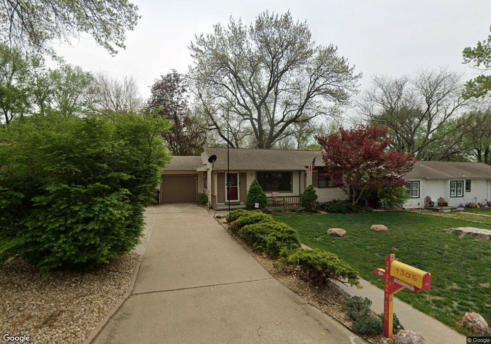 4305 SW Drury Ln, Topeka, KS 66604 - photo 1