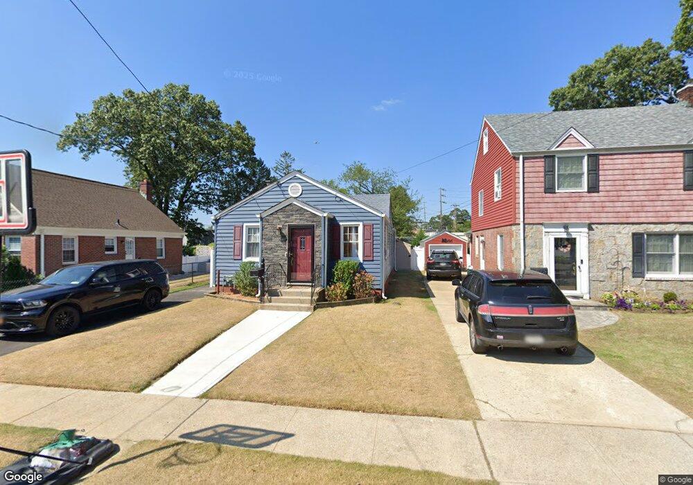 35 Grand Ave, Lynbrook, NY 11563 - photo 1