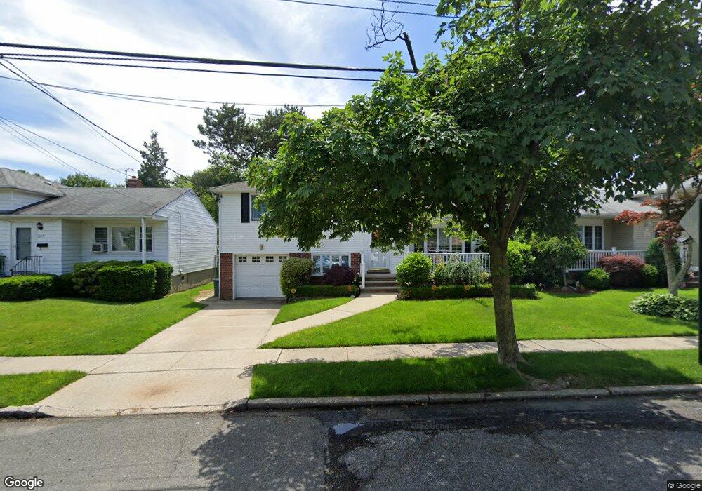 208 Chesterton Ave, Staten Island, NY 10306 - photo 1