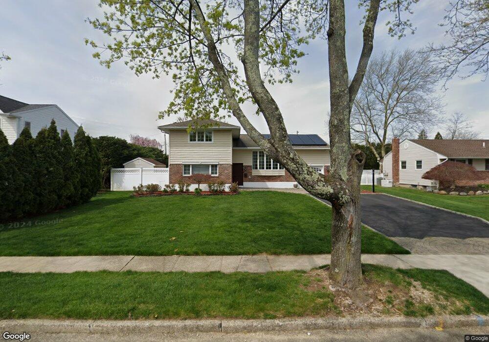 16 Bluegrass Ln, ComMacK, NY 11725 - photo 1