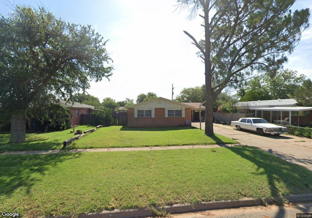 1608 Ennis St, Plainview, TX 79072 - photo 1