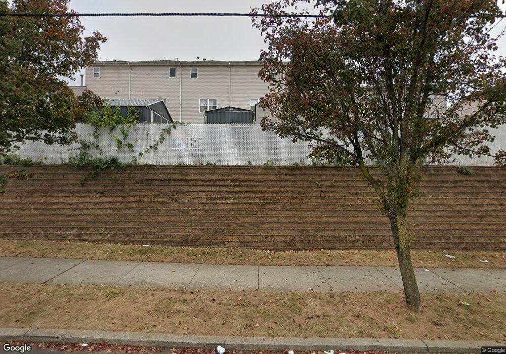 216 Skyline Dr, Staten Island, NY 10304 - photo 1