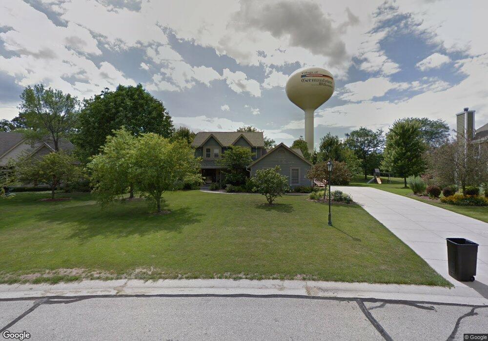 W150N10039 Windsong Cir W, Germantown, WI 53022 - photo 1