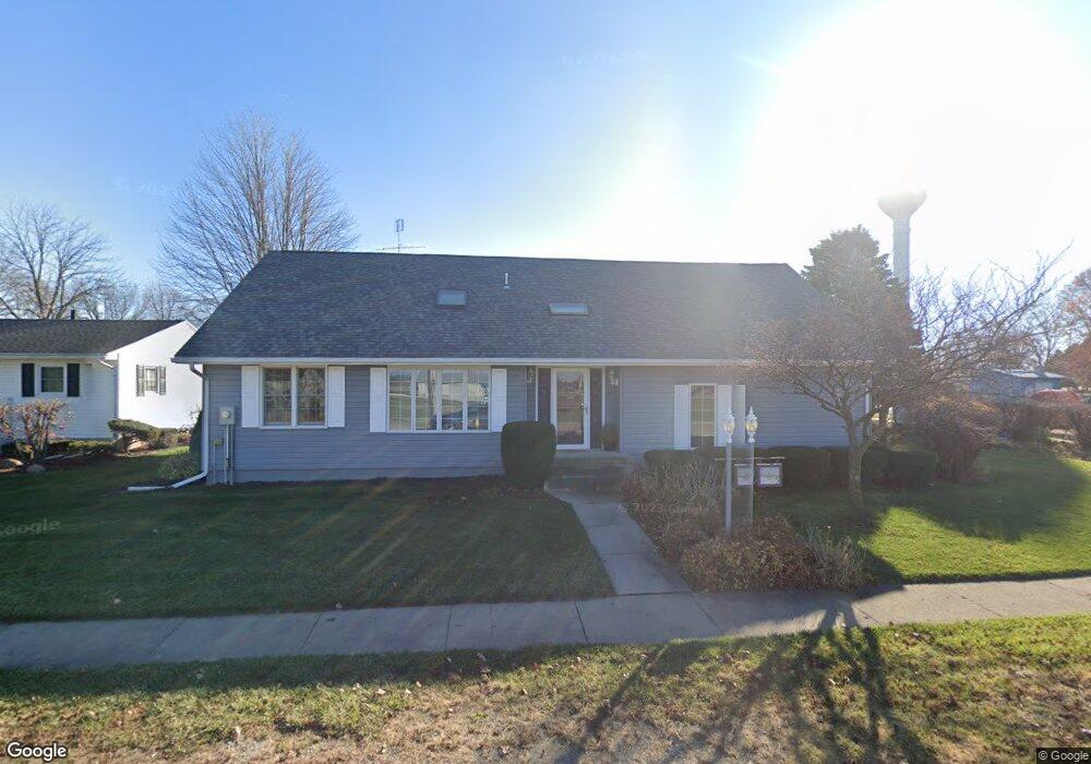 105 E 1st St, Cedar Point, IL 61316 - photo 1