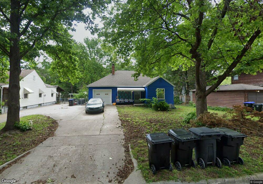 1624 SW Campbell Ave, Topeka, KS 66604 - photo 1