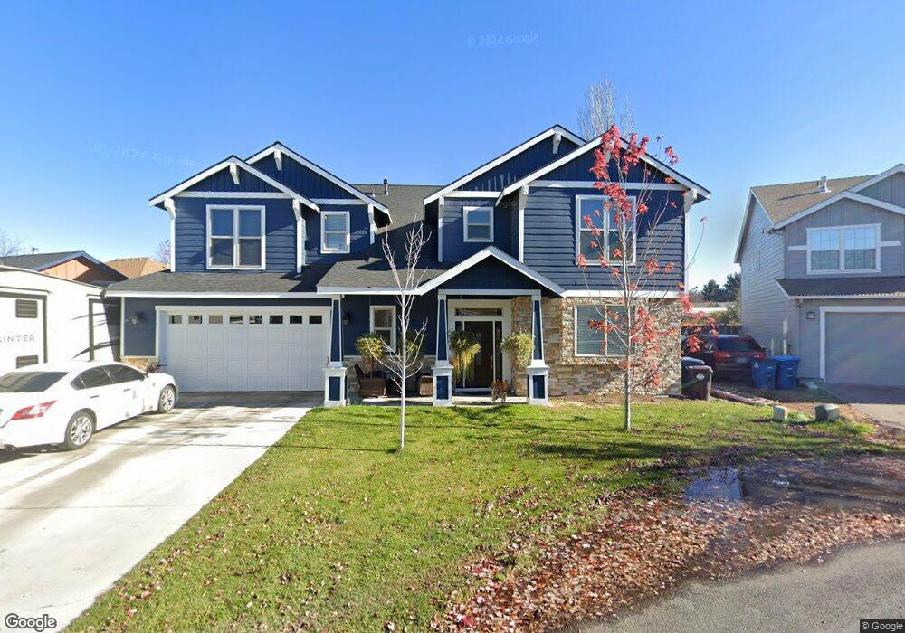 2222 NE Nez Perce Ct, Redmond, OR 97756 - photo 1