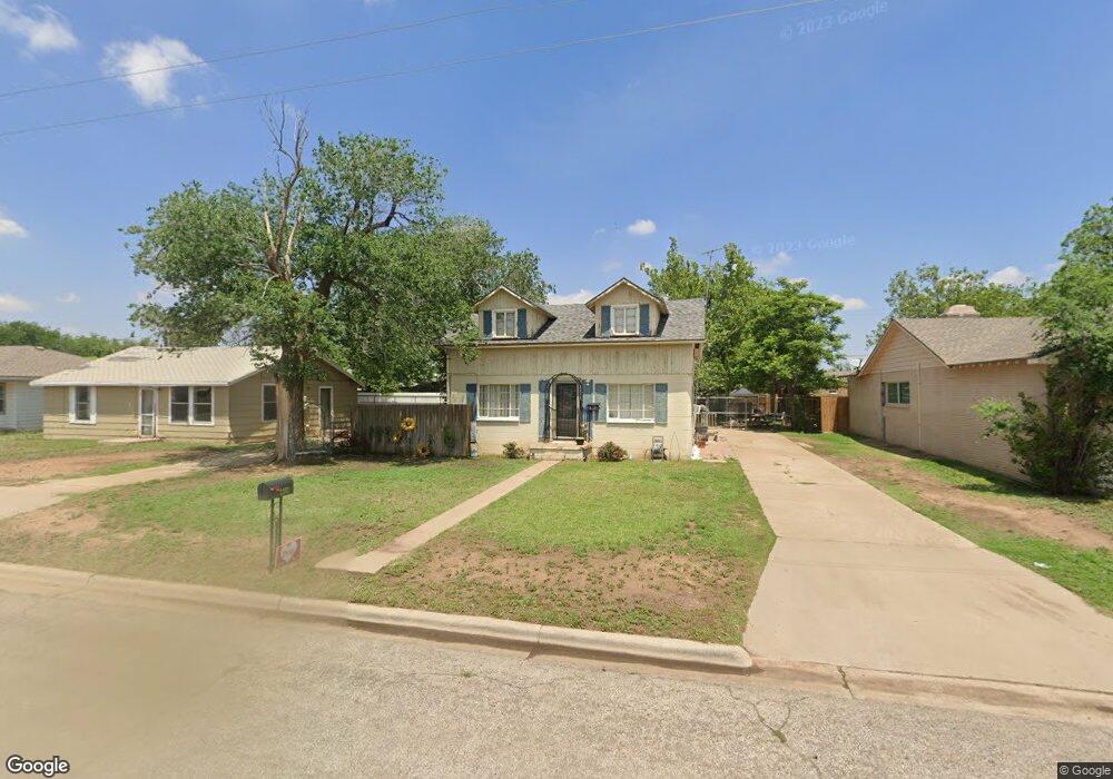 2202 W 11th St, Plainview, TX 79072 - photo 1