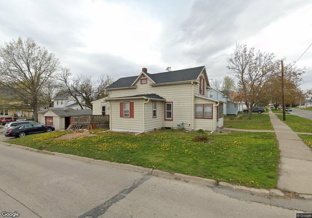 425 E 3rd St S, Newton, IA 50208 - photo 1