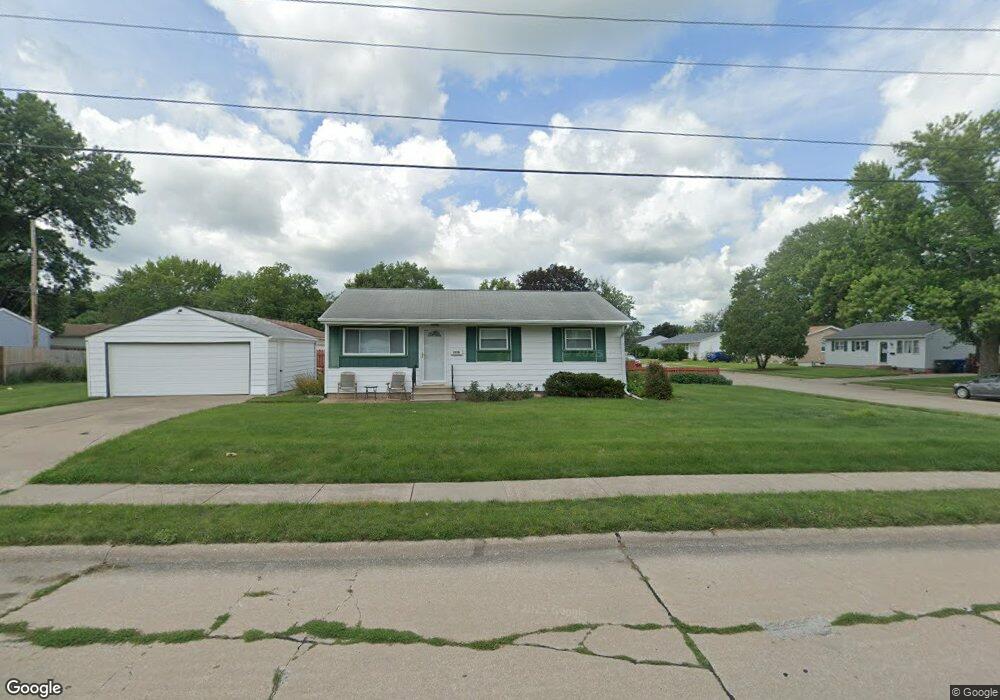 2220 N Zenith Ave, Davenport, IA 52804 - photo 1