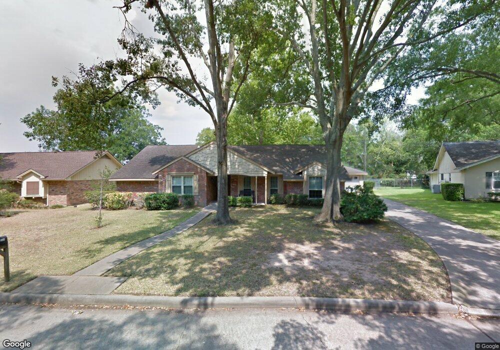 606 E Pecan Dr, Tomball, TX 77375 - photo 1