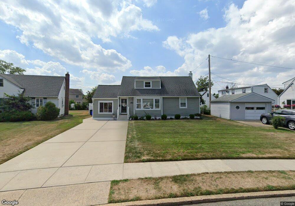 1055 Sherman Dr unit 2, Franklin Square, NY 11010 - photo 1