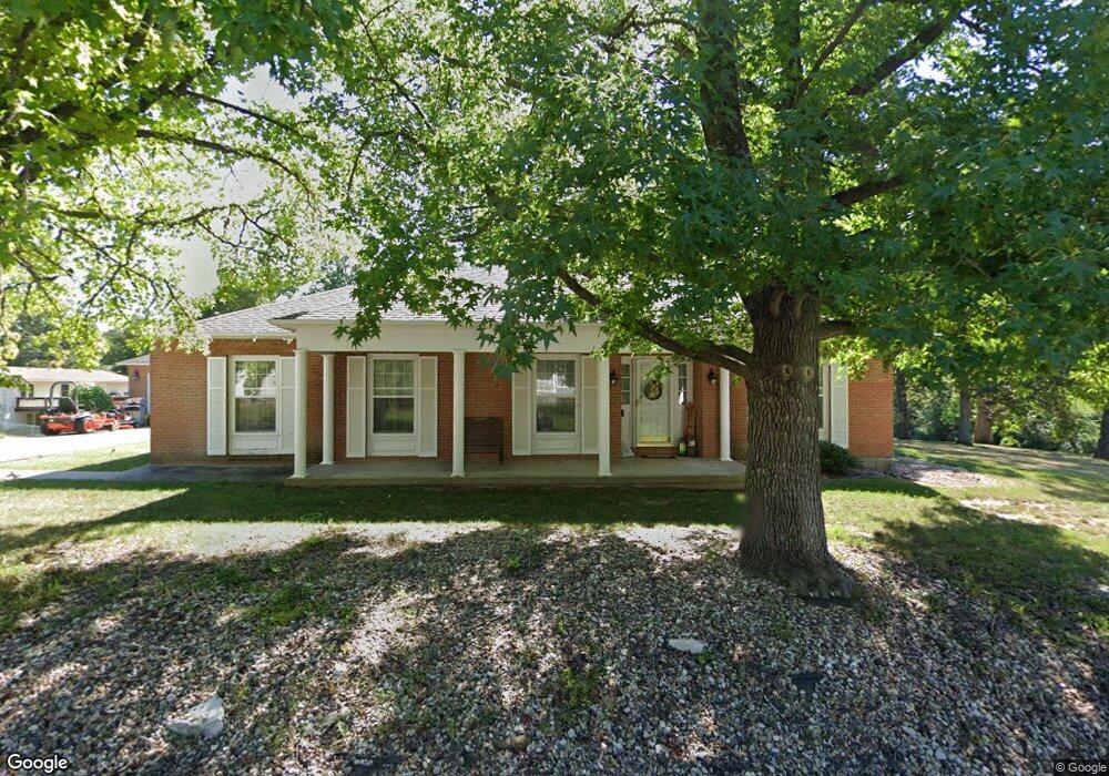 212 Locust St, Moberly, MO 65270 - photo 1