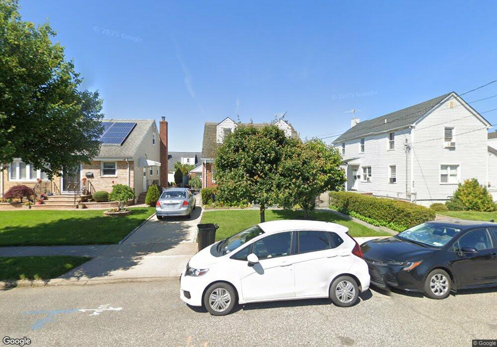 251 Mckinley Pkwy, Mineola, NY 11501 - photo 1