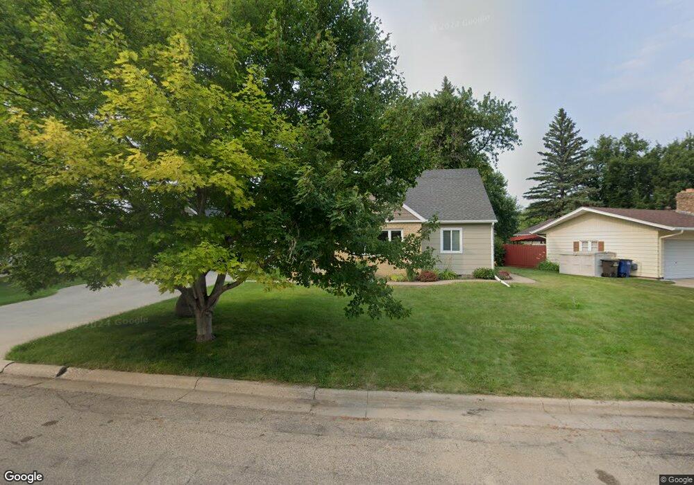 208 Hillcrest Dr, Jamestown, ND 58401 - photo 1