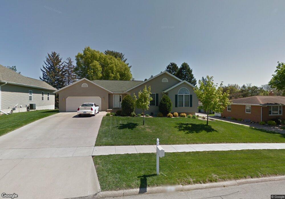 2021 Hughes Dr SW, Cedar Rapids, IA 52404 - photo 1