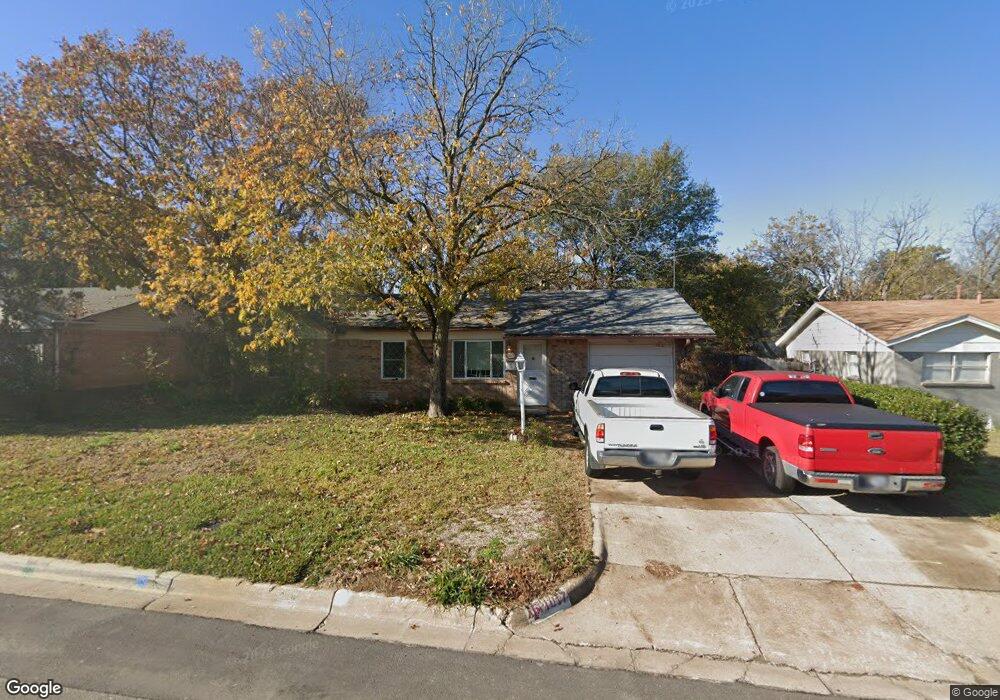 1017 Russell Ln, Bedford, TX 76022 - photo 1