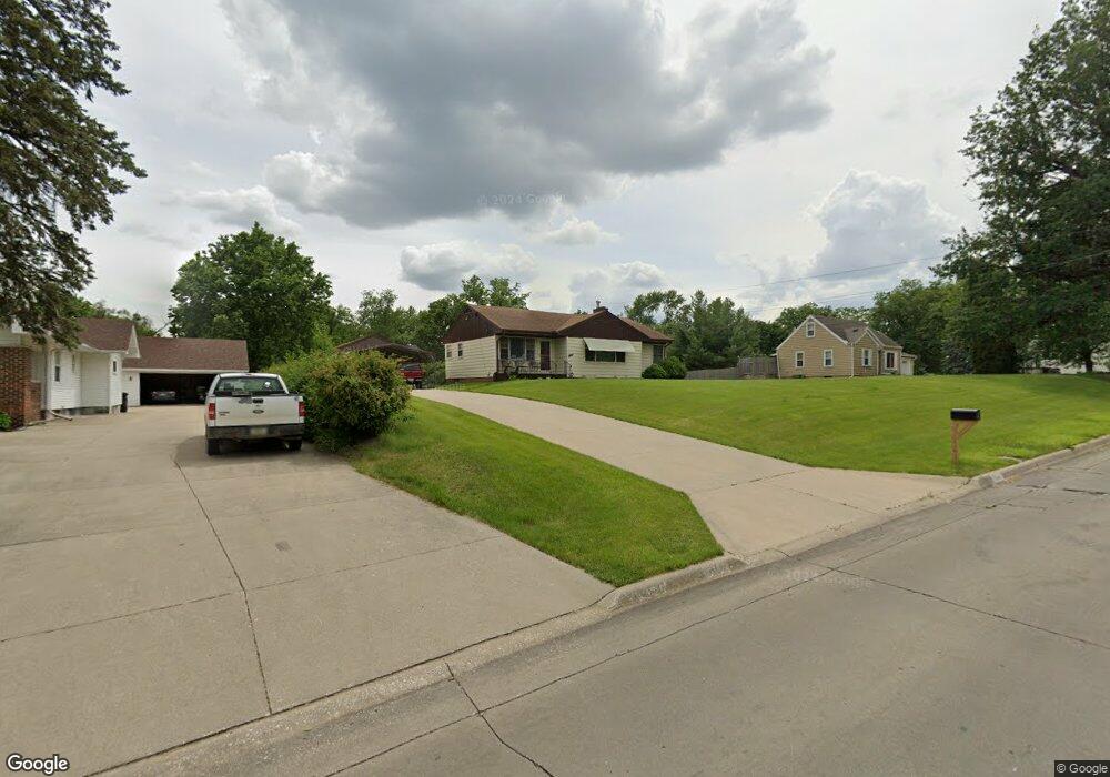2945 E Douglas Ave, Des Moines, IA 50317 - photo 1