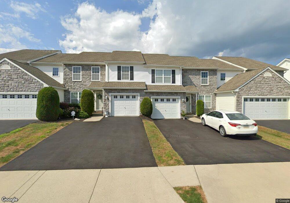 877 N Fork Dr unit 33, Easton, PA 18040 - photo 1