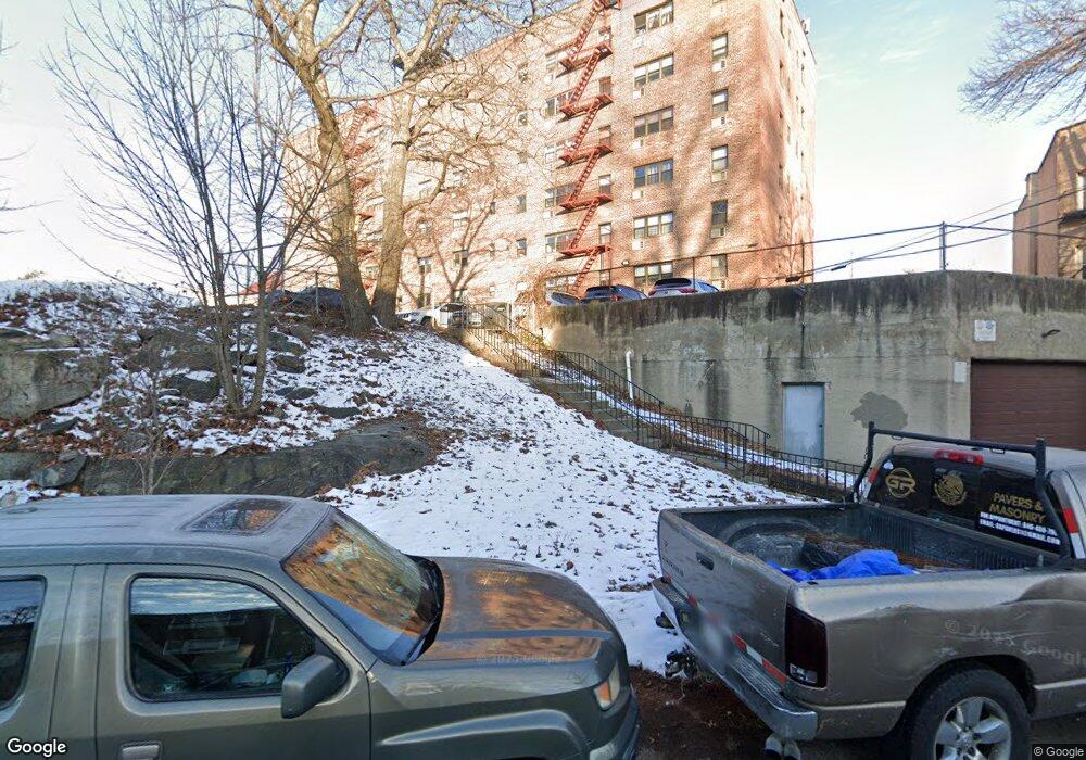 1122 Yonkers Ave unit Ground Floor, Yonkers, NY 10704 - photo 1