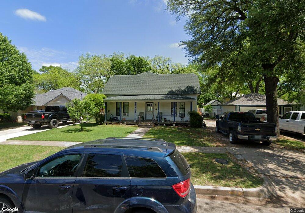 704 N Gaines St, Ennis, TX 75119 - photo 1