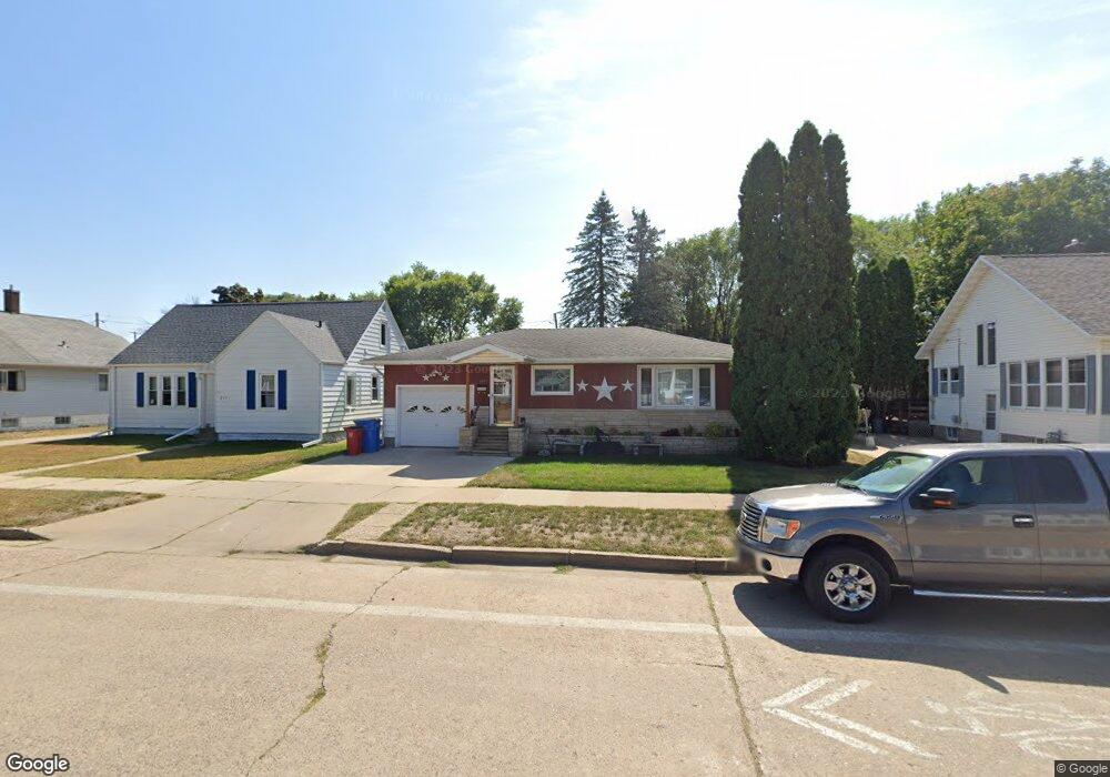 865 W Wabasha St, Winona, MN 55987 - photo 1