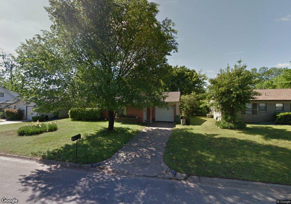 657 W Cedar St, Hurst, TX 76053 - photo 1
