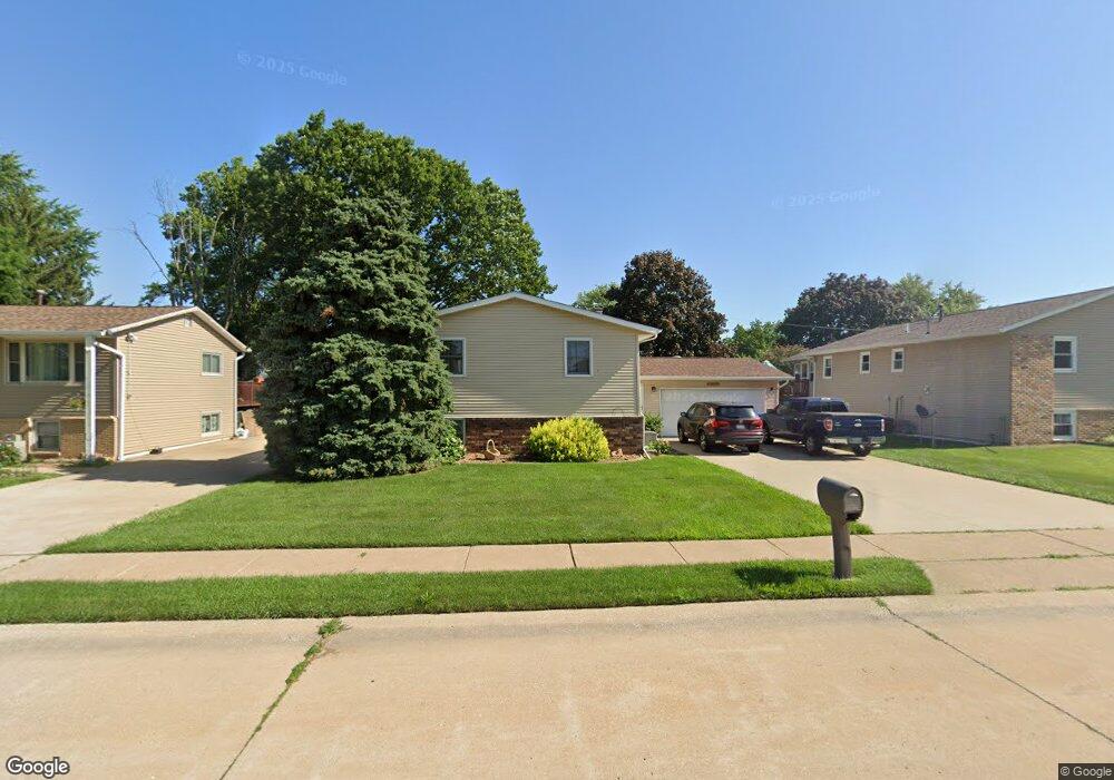 2232 W 45th St, Davenport, IA 52806 - photo 1