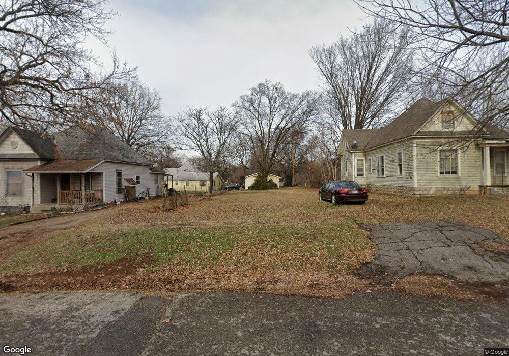 1825 Felix Ave, Parsons, KS 67357 - photo 1