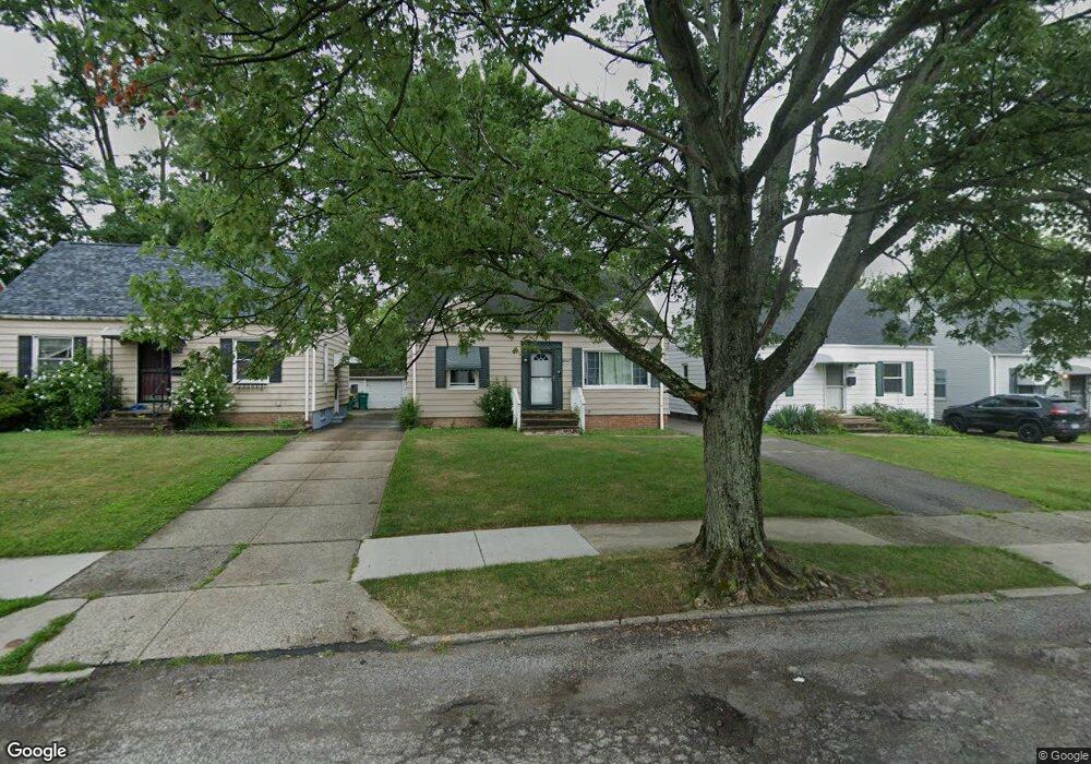 20902 Watson Rd, Maple Heights, OH 44137 - photo 1