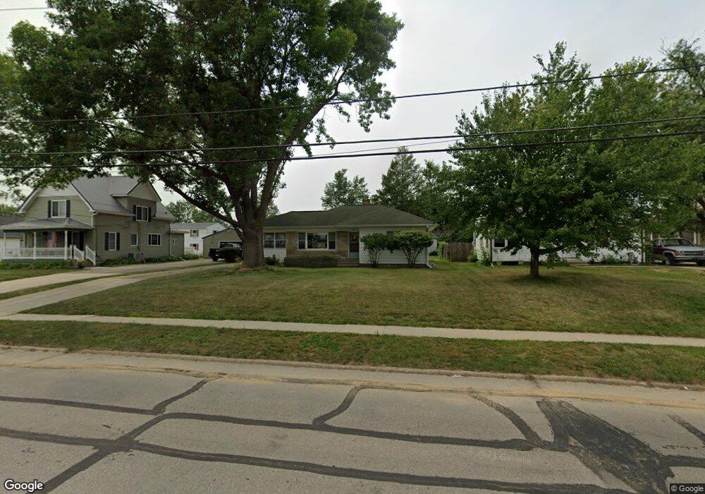 2414 J St SW, Cedar Rapids, IA 52404 - photo 1