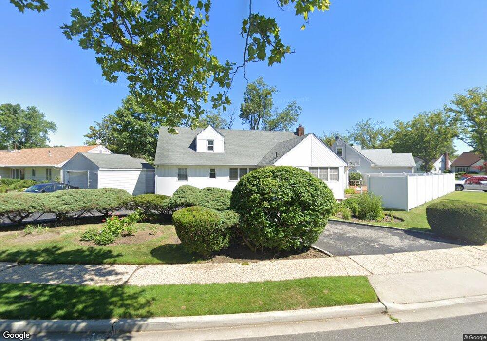 98 Hungry Harbor Rd, Valley Stream, NY 11581 - photo 1