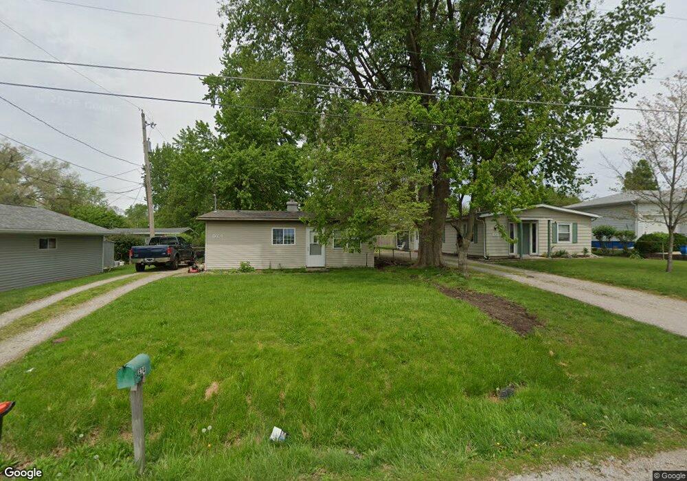 524 Comet Ave, Lincoln, IL 62656 - photo 1